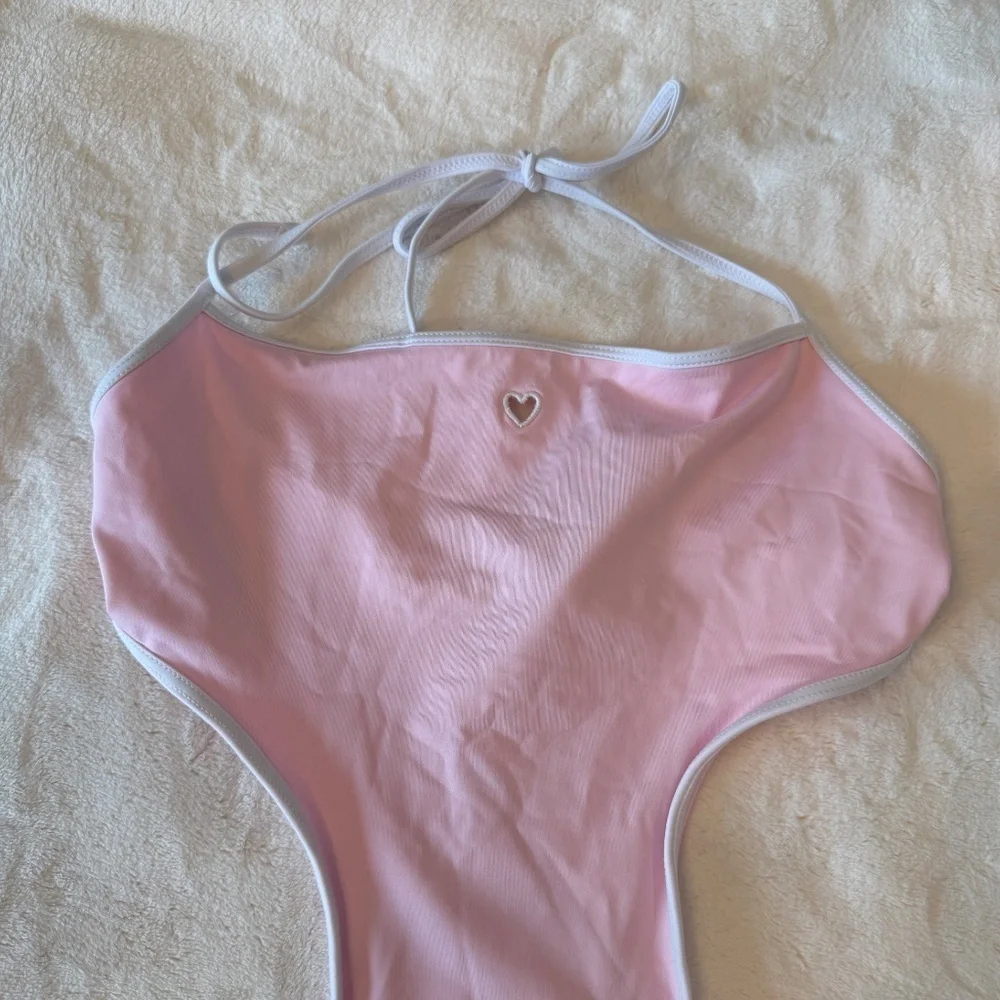 New! Frankie’s Bikinis Amalia One Piece Monokini Pink Heart 45647